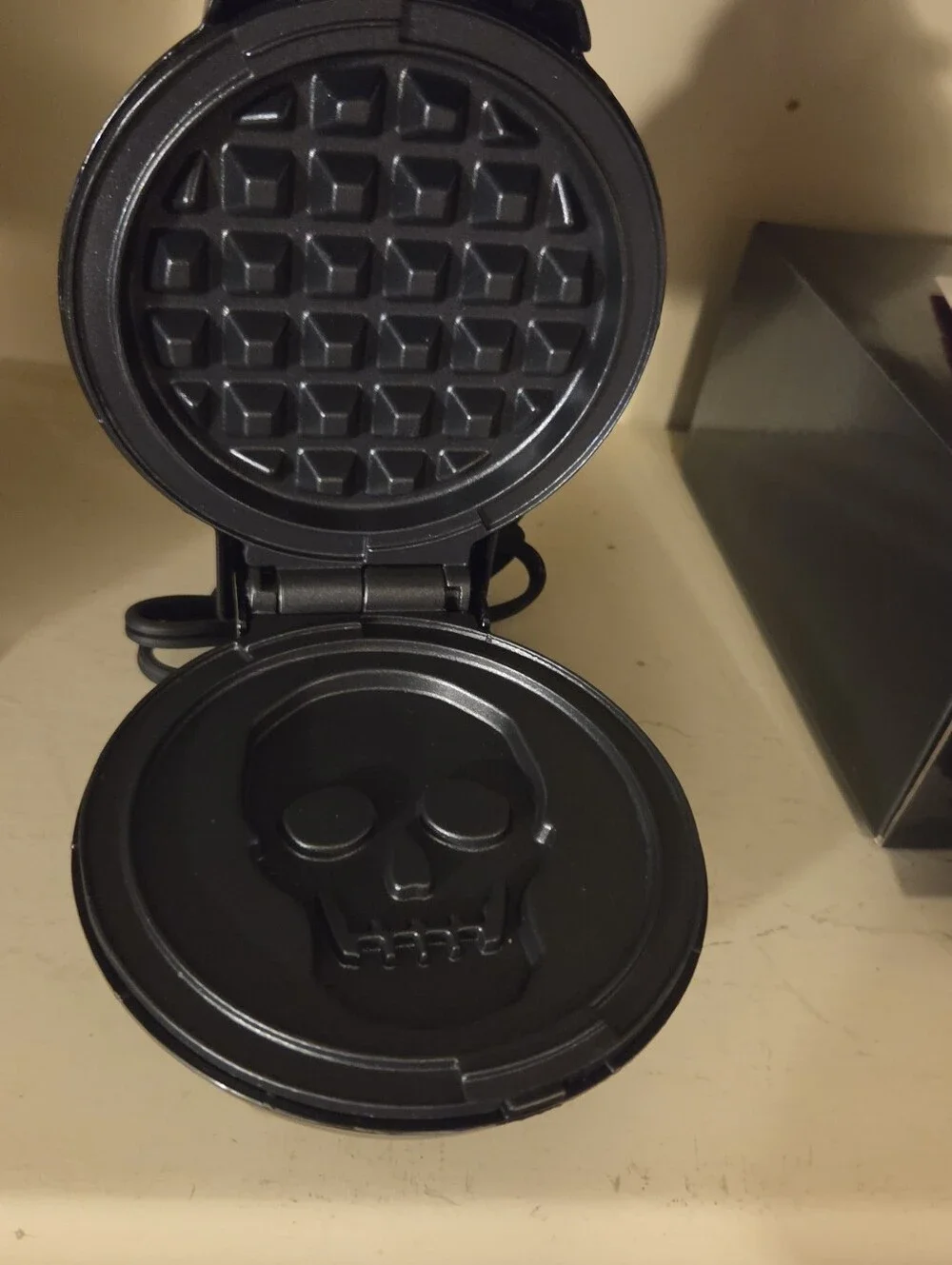 DASH Skull Mini Waffle Maker Black - New in Box NIB Halloween Spooky